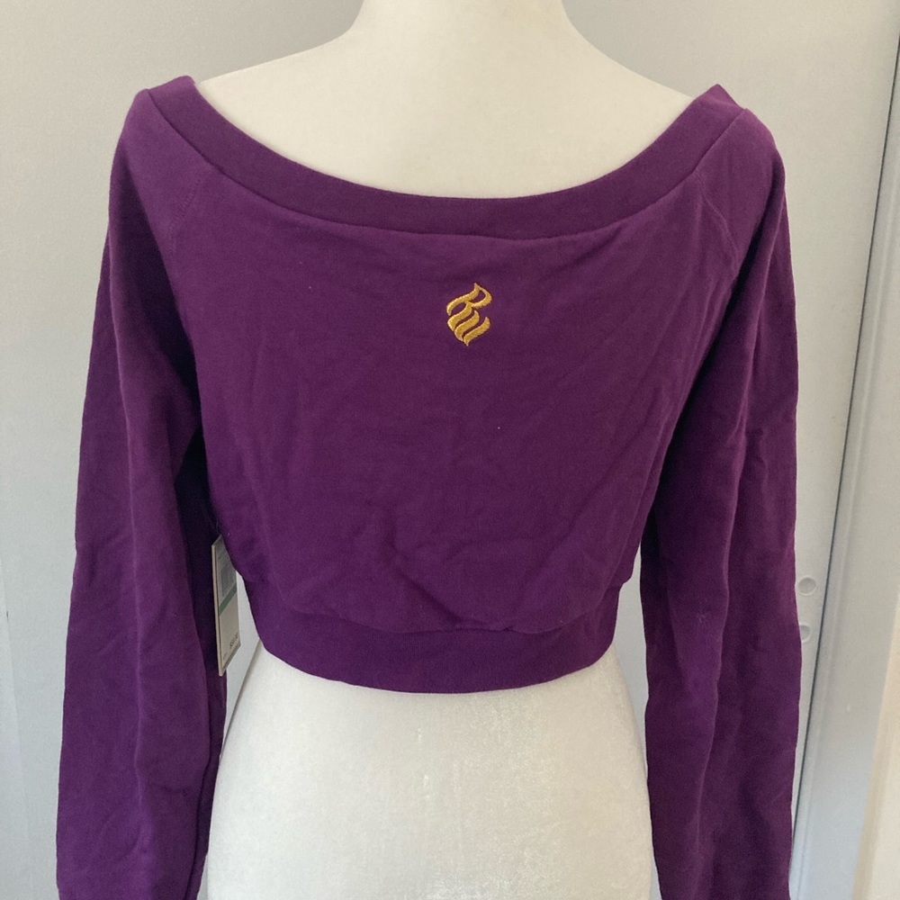 Super cute short active top long sleeve size L.